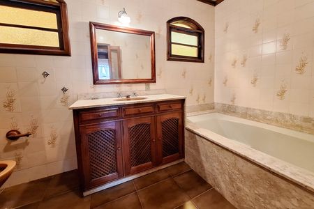 Casa para alugar com 319m², 3 quartos e sem vaga Casa para alugar com 319m², 3 quartos e sem vagaBanheiro da Suíte 1