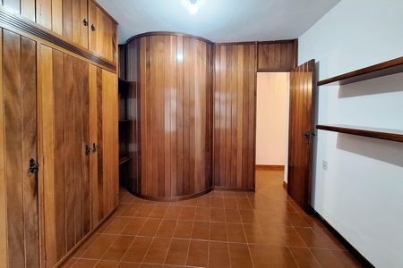 Casa para alugar com 319m², 3 quartos e sem vaga Casa para alugar com 319m², 3 quartos e sem vagaQuarto 2