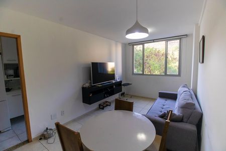 Apartamento para alugar com 62m², 2 quartos e 1 vagaSala