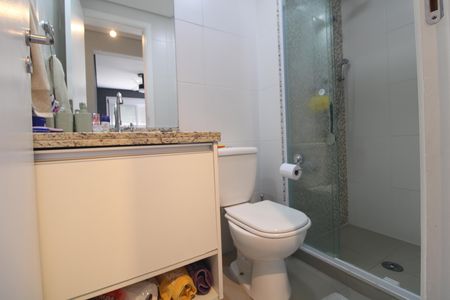 Banheiro comum de apartamento para alugar com 2 quartos, 73m² em Vila Castelo, São Paulo