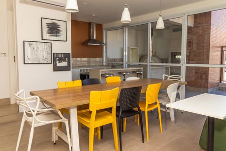 Apartamento à venda com 74m², 2 quartos e 2 vagas Apartamento à venda com 74m², 2 quartos e 2 vagasÁrea Comum - Salão Gourmet