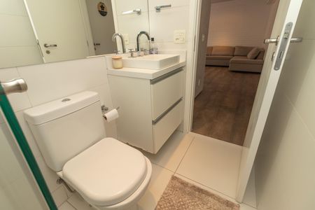 Apartamento à venda com 74m², 2 quartos e 2 vagas Apartamento à venda com 74m², 2 quartos e 2 vagasBanheiro