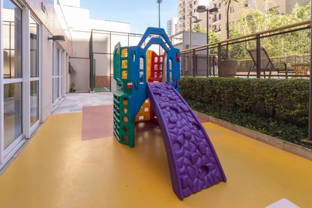 Apartamento à venda com 74m², 2 quartos e 2 vagas Apartamento à venda com 74m², 2 quartos e 2 vagasÁrea Comum - Playground
