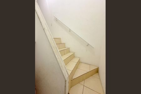 Apartamento para alugar com 64m², 2 quartos e 1 vagaEscada