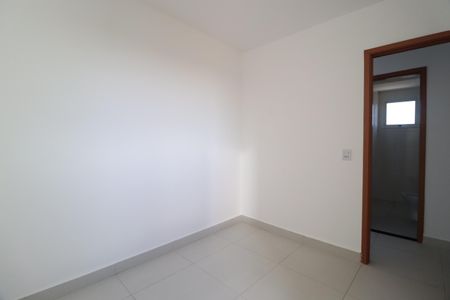 Quarto 1 de apartamento para alugar com 2 quartos, 57m² em Novo Mundo, Uberlândia