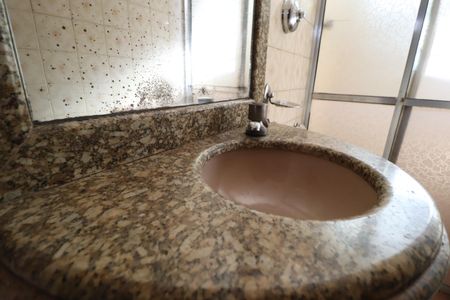 Casa para alugar com 150m², 2 quartos e 2 vagasBanheiro Social