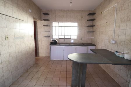 Casa para alugar com 150m², 2 quartos e 2 vagasCozinha