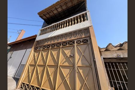 Fachada  de casa à venda com 5 quartos, 158m² em Vila Sao Pedro, Santo André
