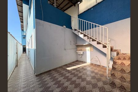 Lavanderia / quintal  de casa à venda com 5 quartos, 158m² em Vila Sao Pedro, Santo André