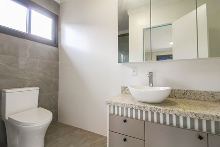 Casa de condomínio para alugar com 200m², 3 quartos e 2 vagas Casa de condomínio para alugar com 200m², 3 quartos e 2 vagasBanheiro da Suíte
