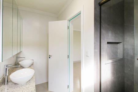 Casa de condomínio para alugar com 200m², 3 quartos e 2 vagas Casa de condomínio para alugar com 200m², 3 quartos e 2 vagasBanheiro da Suíte