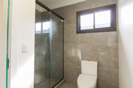 Casa de condomínio para alugar com 200m², 3 quartos e 2 vagas Casa de condomínio para alugar com 200m², 3 quartos e 2 vagasBanheiro da Suíte