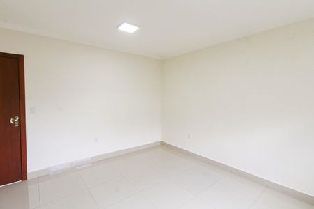 Casa para alugar com 150m², 3 quartos e 3 vagas Casa para alugar com 150m², 3 quartos e 3 vagasSuíte