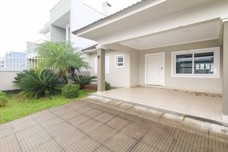 Casa para alugar com 130m², 2 quartos e 4 vagas Casa para alugar com 130m², 2 quartos e 4 vagasÁrea externa