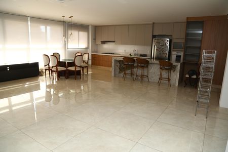 Apartamento à venda com 227m², 4 quartos e 3 vagasOutro ângulo da sala