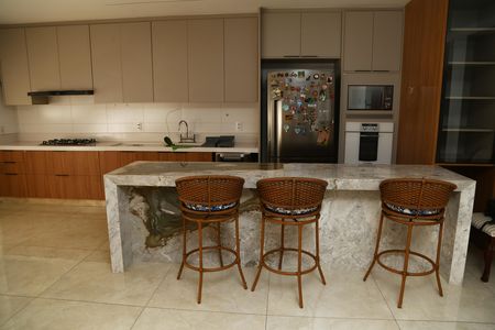 Apartamento à venda com 227m², 4 quartos e 3 vagasDetalhe da Sala e Cozinha
