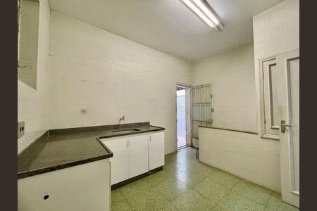 Casa para alugar com 595m², 6 quartos e 3 vagas