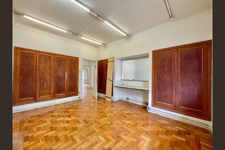 Casa para alugar com 595m², 6 quartos e 3 vagas