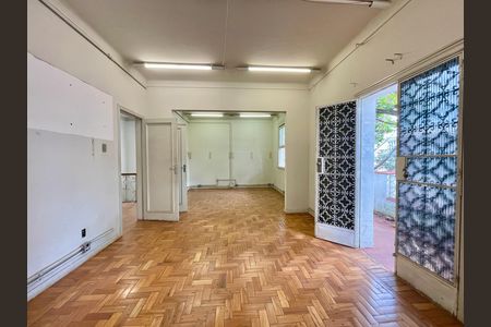 Casa para alugar com 595m², 6 quartos e 3 vagas