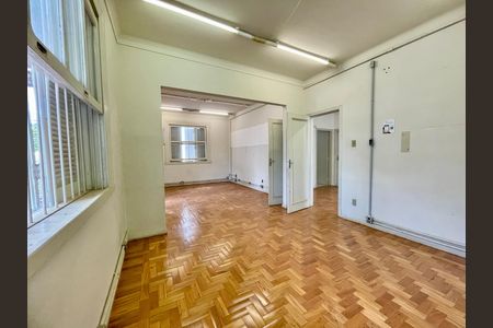 Casa para alugar com 595m², 6 quartos e 3 vagas