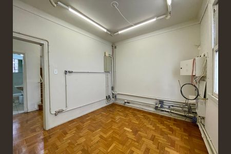 Casa para alugar com 595m², 6 quartos e 3 vagas