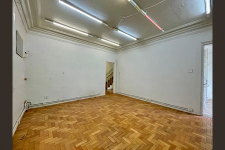 Casa para alugar com 595m², 6 quartos e 3 vagas
