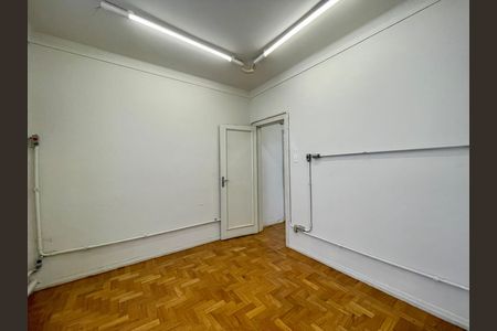 Casa para alugar com 595m², 6 quartos e 3 vagas