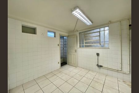 Casa para alugar com 595m², 6 quartos e 3 vagas
