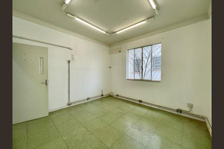 Casa para alugar com 595m², 6 quartos e 3 vagas