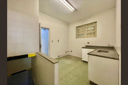 Casa para alugar com 595m², 6 quartos e 3 vagas