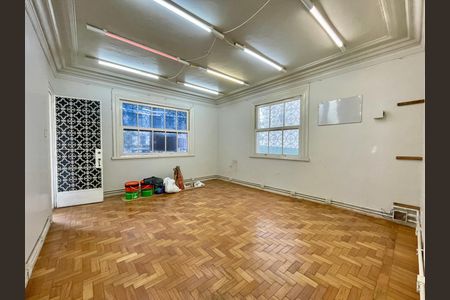 Casa para alugar com 595m², 6 quartos e 3 vagas