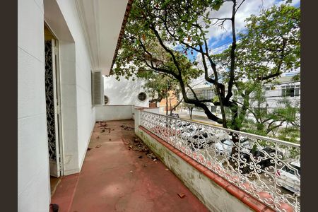 Casa para alugar com 595m², 6 quartos e 3 vagas