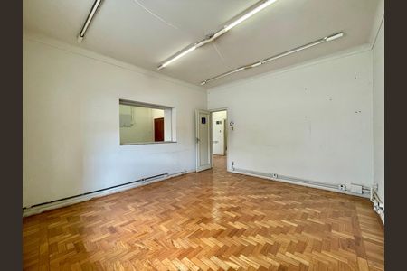 Casa para alugar com 595m², 6 quartos e 3 vagas