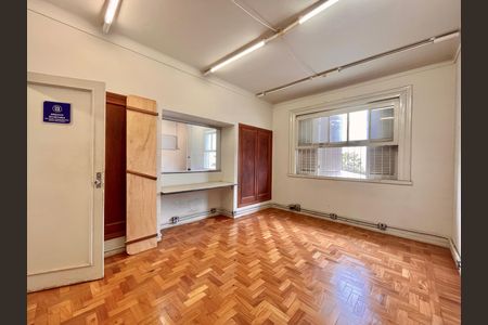 Casa para alugar com 595m², 6 quartos e 3 vagas