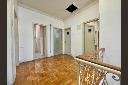 Casa para alugar com 595m², 6 quartos e 3 vagas