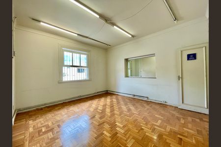 Casa para alugar com 595m², 6 quartos e 3 vagas