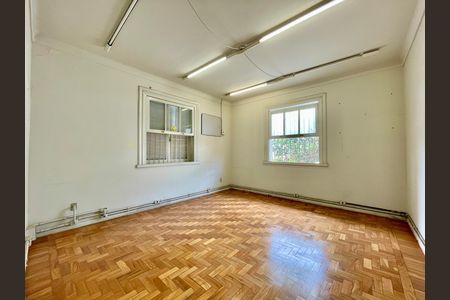 Casa para alugar com 595m², 6 quartos e 3 vagas
