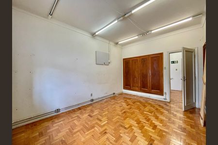 Casa para alugar com 595m², 6 quartos e 3 vagas