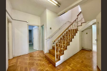 Casa para alugar com 595m², 6 quartos e 3 vagas