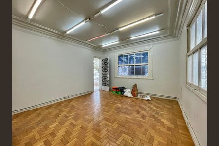Casa para alugar com 595m², 6 quartos e 3 vagas