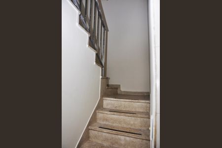 Casa para alugar com 130m², 3 quartos e 1 vaga Casa para alugar com 130m², 3 quartos e 1 vagaDetalhe - Escada Quartos