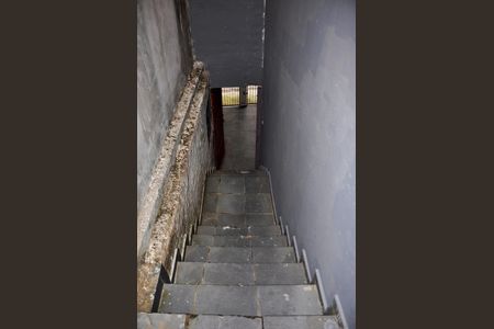 Casa para alugar com 130m², 3 quartos e 1 vaga Casa para alugar com 130m², 3 quartos e 1 vagaDetalhe - Escada Entrada