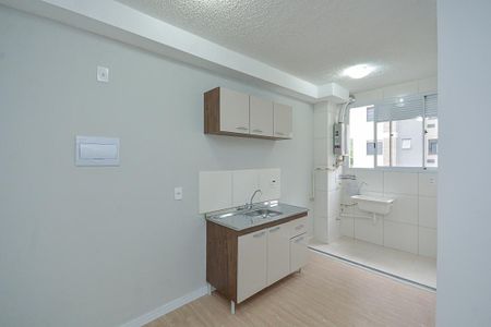 Cozinha de apartamento para alugar com 2 quartos, 35m² em Jardim Sabara, São Paulo