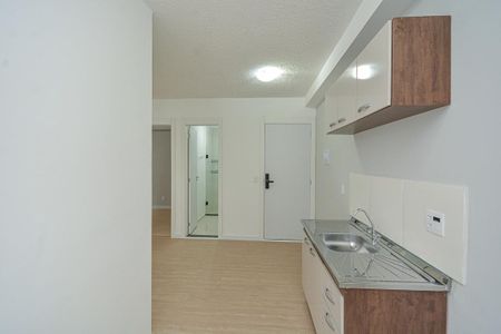 Cozinha de apartamento para alugar com 2 quartos, 35m² em Jardim Sabara, São Paulo