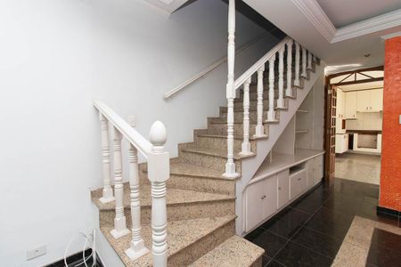 Escada de casa para alugar com 3 quartos, 140m² em Parque Edu Chaves, São Paulo