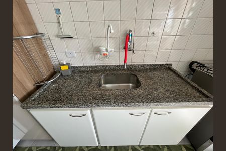 Cozinha - Torneira de apartamento para alugar com 3 quartos, 75m² em Vila Pirajussara, São Paulo