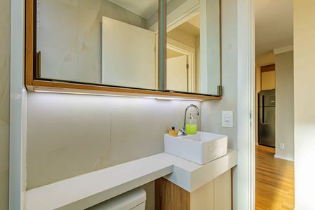 Banheiro de apartamento para alugar com 2 quartos, 44m² em Várzea da Barra Funda, São Paulo