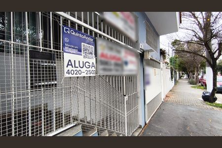 Fachada + Plaquinha de casa para alugar com 2 quartos, 160m² em Vila Clementino, São Paulo