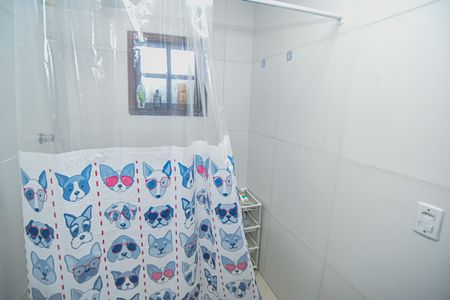 Casa de condomínio para alugar com 102m², 3 quartos e 3 vagas Casa de condomínio para alugar com 102m², 3 quartos e 3 vagasBanheiro da Suíte