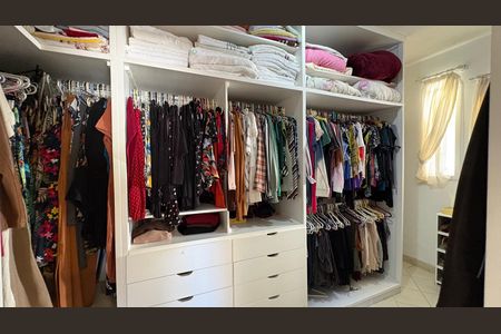 Casa de condomínio para alugar com 1932m², 5 quartos e 12 vagasCloset da suíte 3